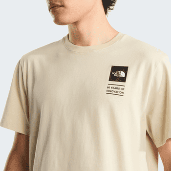 T-shirt a manches courtes The North Face Icon Celebration Regular Short Sleeve Tee-Graphic Men DOM DESERT STONE