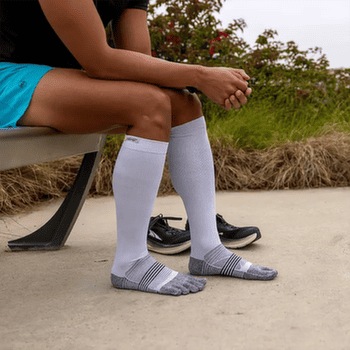 Chaussettes Injinji Compression Over The Calf GRAY
