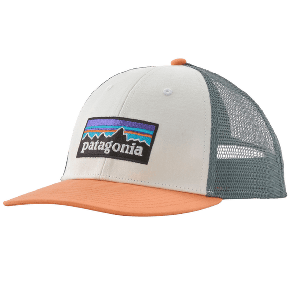 Casquette de baseball Patagonia P-6 Logo LoPro Trucker Hat White w/Peach Sherbet